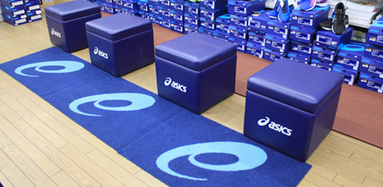 競技場トラックと同じ床を設置して おりますので、試走が可能です!!